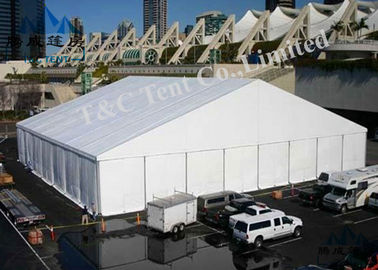 Fácil exterior relativo à promoção das barracas do evento montado para a exposição da feira profissional